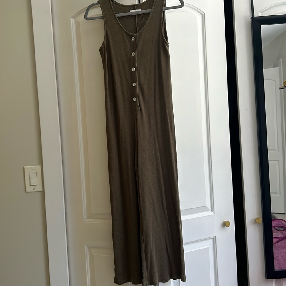 Carly Jean Los Angeles Brooke Jumper, size small, olive green. Waffle knit.